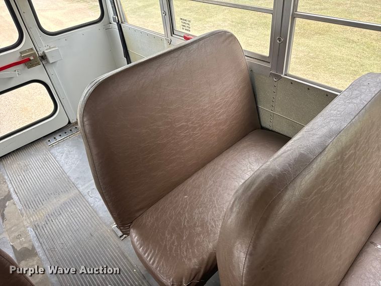 image for item EU6125 2001 International 3800 school bus