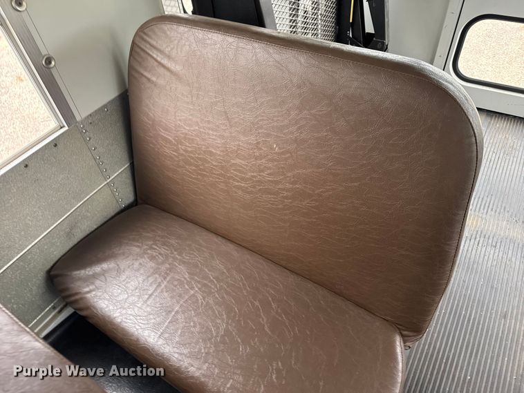 image for item EU6125 2001 International 3800 school bus