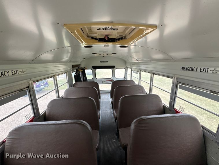 image for item EU6125 2001 International 3800 school bus