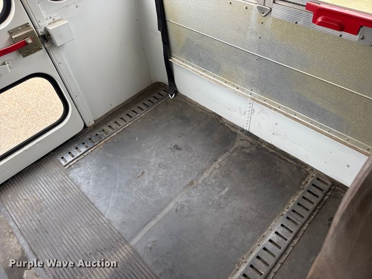 image for item EU6125 2001 International 3800 school bus