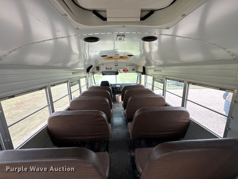 image for item EU6125 2001 International 3800 school bus