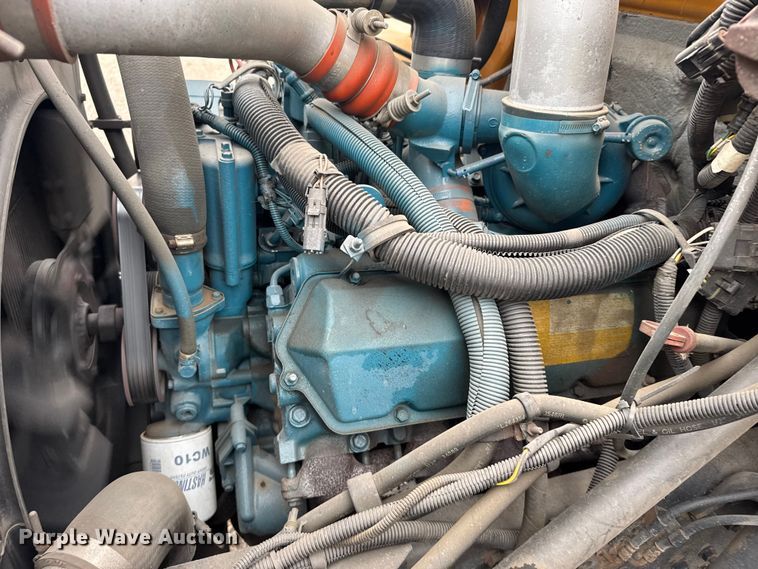 image for item EU6125 2001 International 3800 school bus