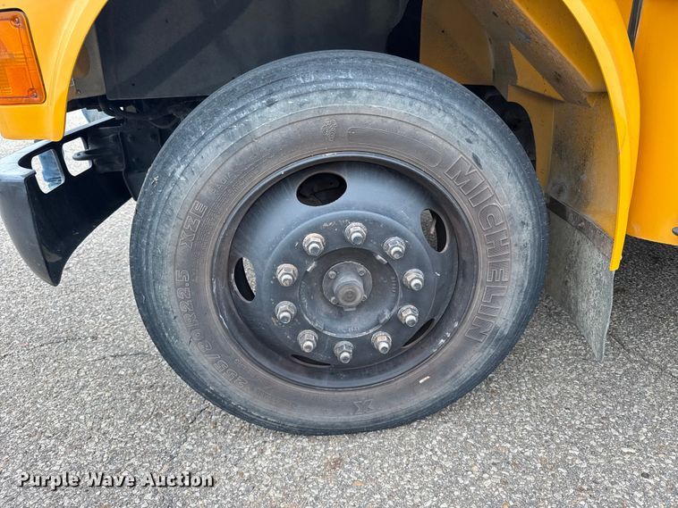 image for item EU6125 2001 International 3800 school bus