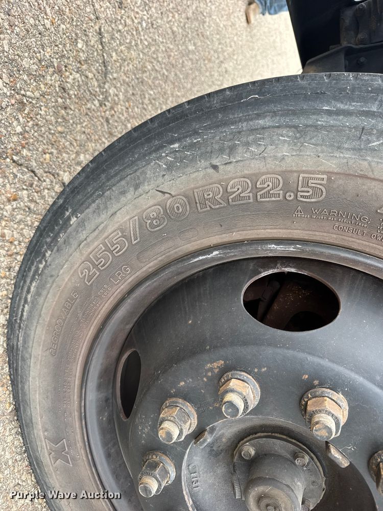 image for item EU6125 2001 International 3800 school bus