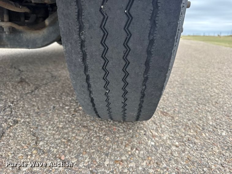 image for item EU6125 2001 International 3800 school bus