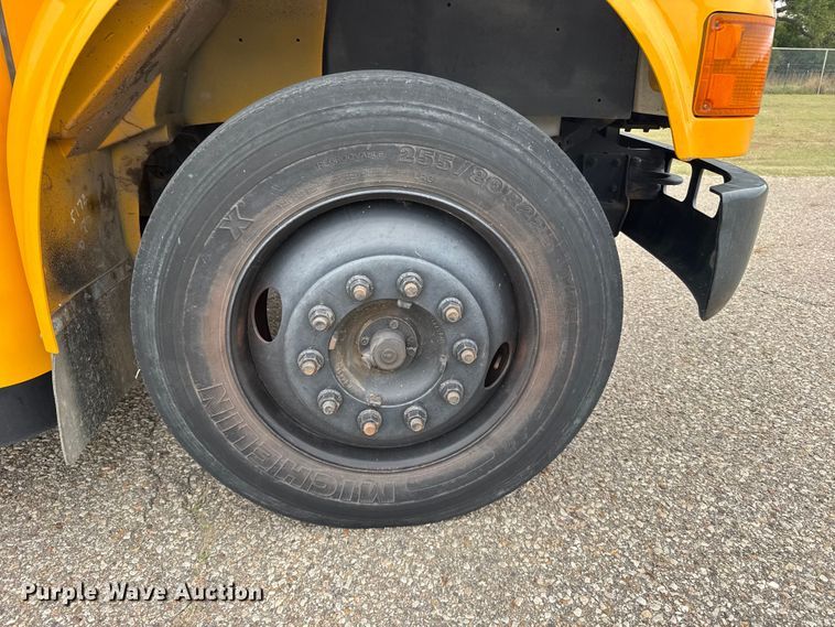 image for item EU6125 2001 International 3800 school bus