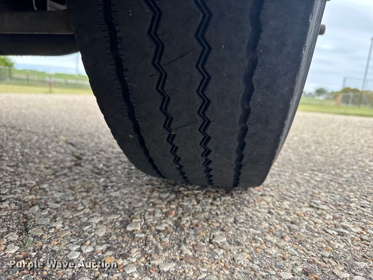 image for item EU6125 2001 International 3800 school bus