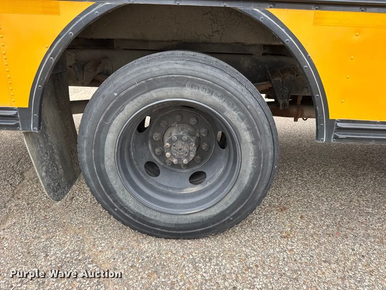 image for item EU6125 2001 International 3800 school bus