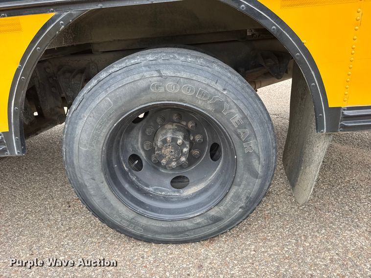 image for item EU6125 2001 International 3800 school bus