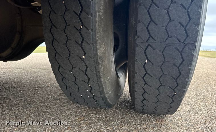 image for item EU6125 2001 International 3800 school bus