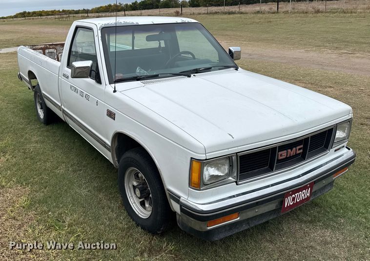 image for item EU6126 1989 GMC S15 pickup truck
