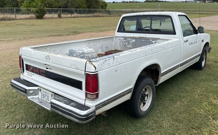 image for item EU6126 1989 GMC S15 pickup truck