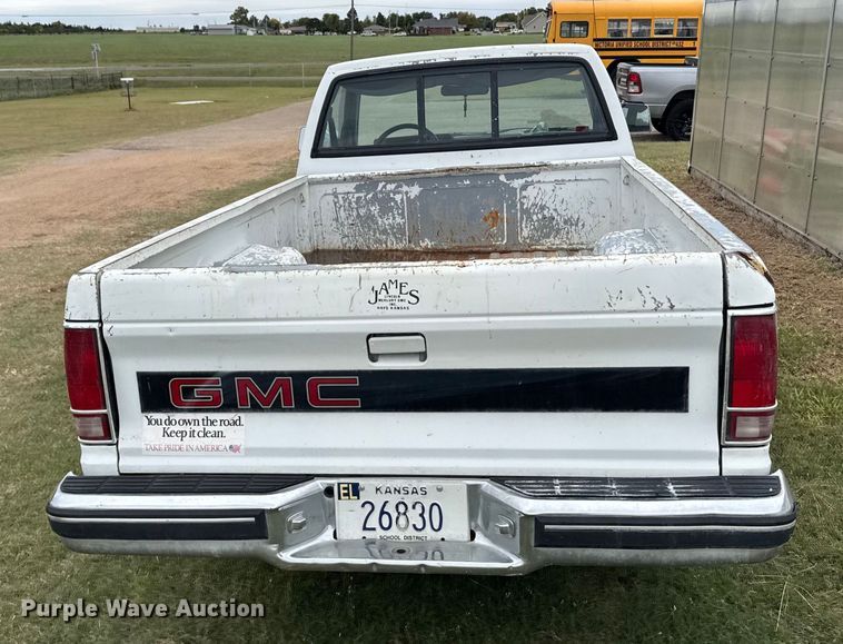 image for item EU6126 1989 GMC S15 pickup truck