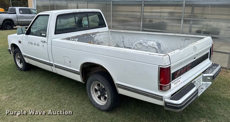 image for item EU6126 1989 GMC S15 pickup truck