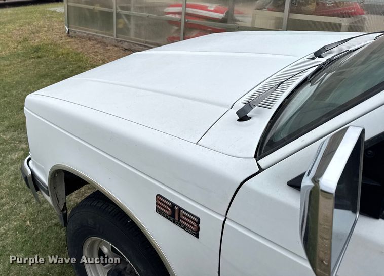 image for item EU6126 1989 GMC S15 pickup truck