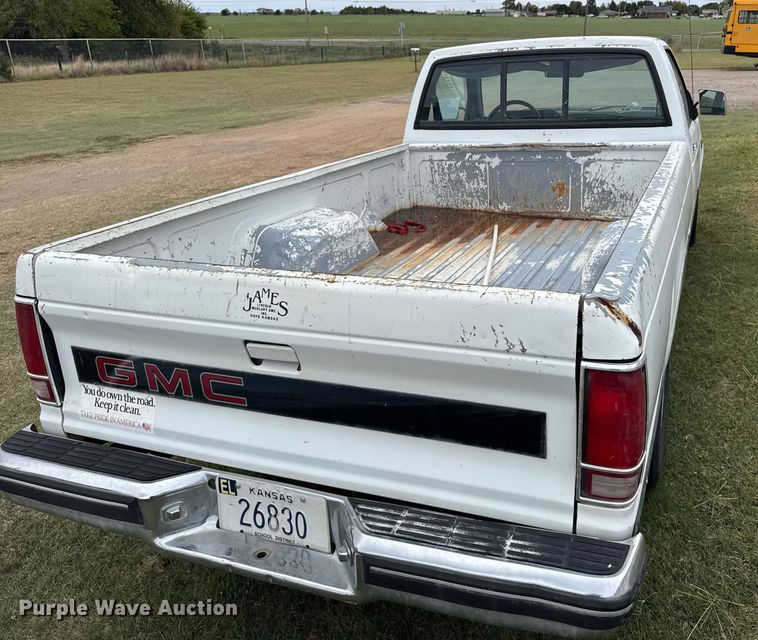 image for item EU6126 1989 GMC S15 pickup truck