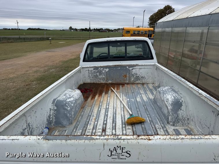 image for item EU6126 1989 GMC S15 pickup truck