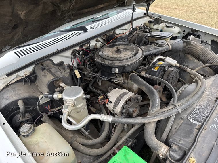 image for item EU6126 1989 GMC S15 pickup truck