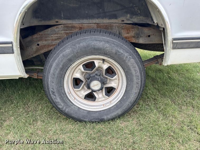 image for item EU6126 1989 GMC S15 pickup truck