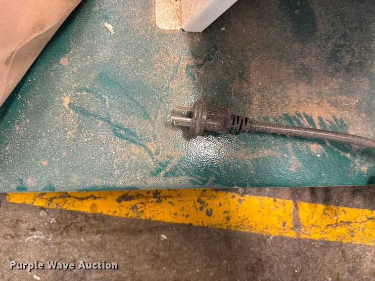 image for item EU6128 2012 Grizzly dust collector