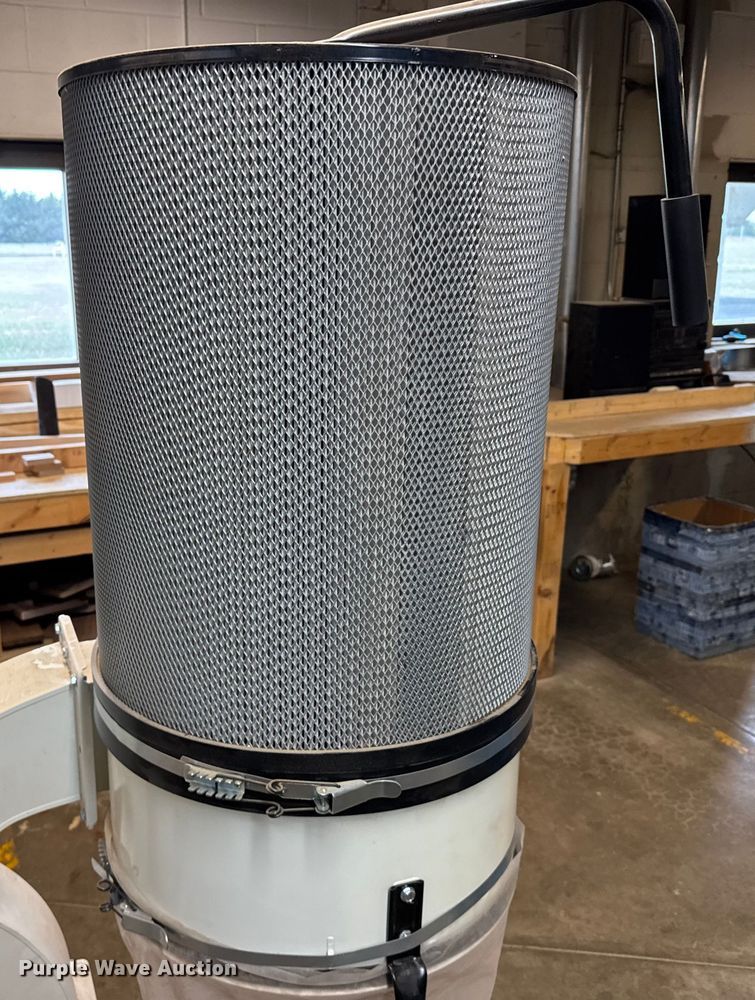 image for item EU6128 2012 Grizzly dust collector