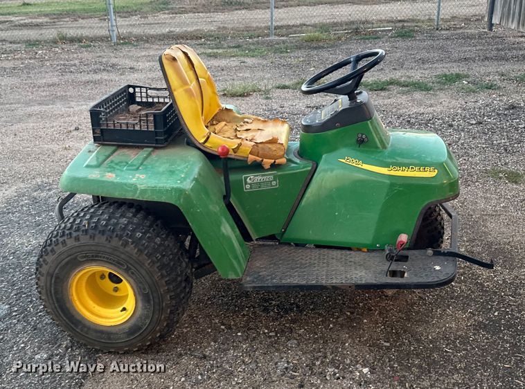 image for item EU6134 John Deere 1200A bunker rake