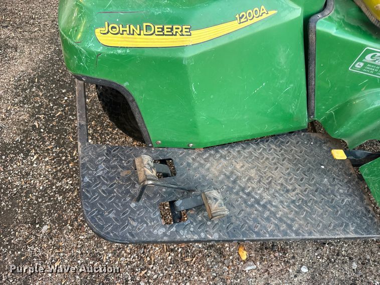 image for item EU6134 John Deere 1200A bunker rake