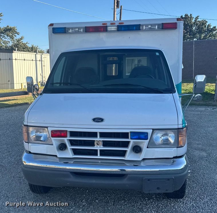 image for item EU6142 2000 Ford E350 ambulance