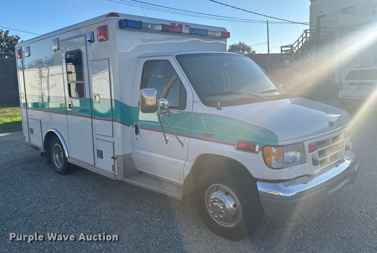 image for item EU6142 2000 Ford E350 ambulance