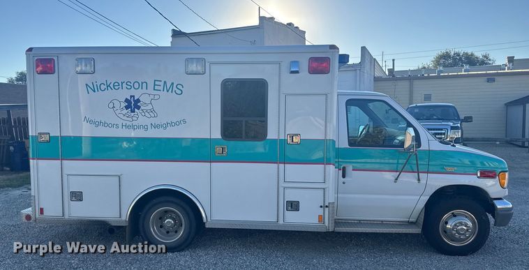 image for item EU6142 2000 Ford E350 ambulance