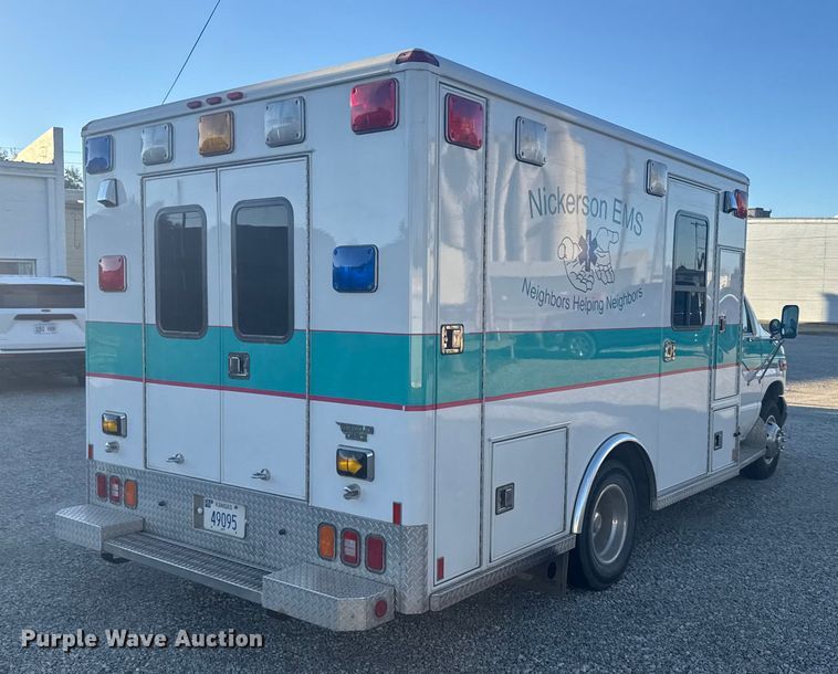 image for item EU6142 2000 Ford E350 ambulance