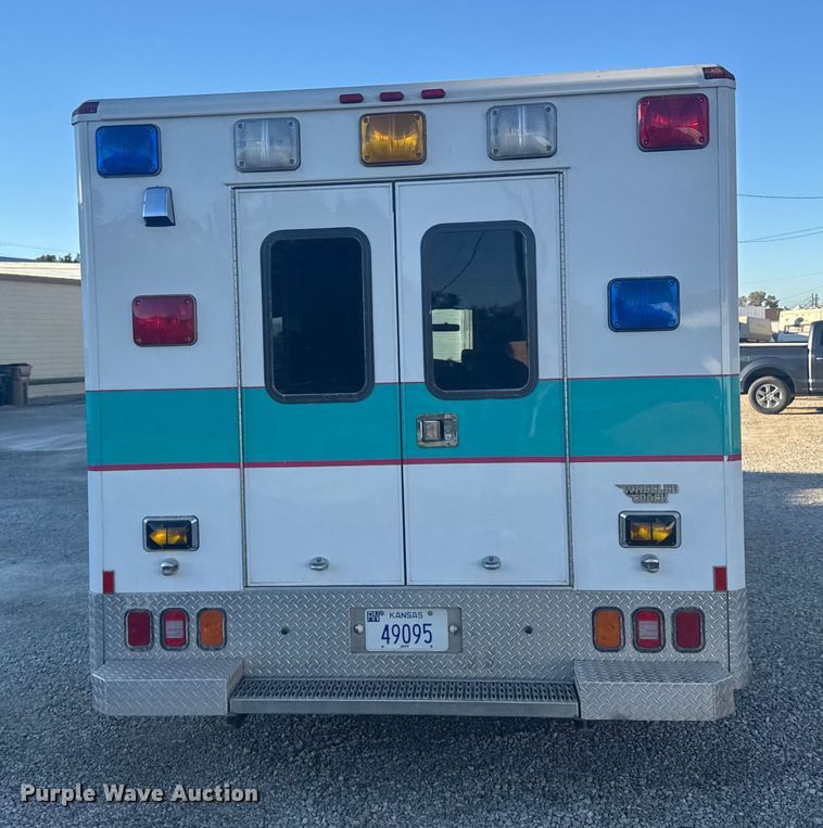image for item EU6142 2000 Ford E350 ambulance