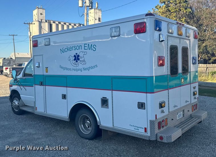 image for item EU6142 2000 Ford E350 ambulance