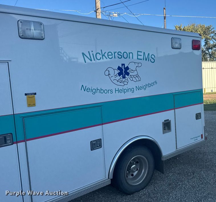 image for item EU6142 2000 Ford E350 ambulance