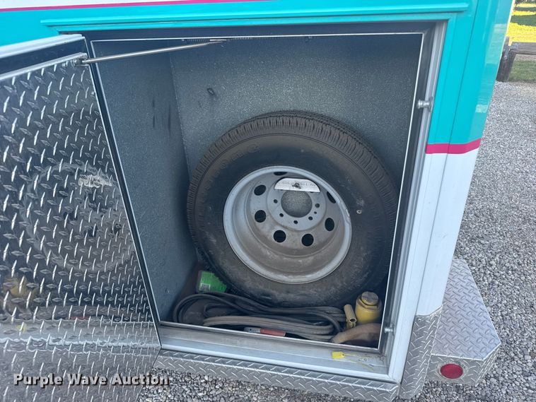 image for item EU6142 2000 Ford E350 ambulance