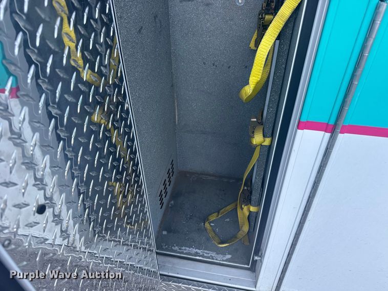 image for item EU6142 2000 Ford E350 ambulance