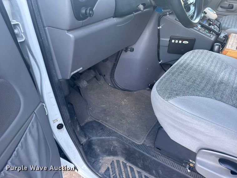 image for item EU6142 2000 Ford E350 ambulance