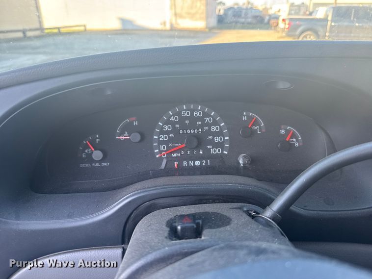 image for item EU6142 2000 Ford E350 ambulance