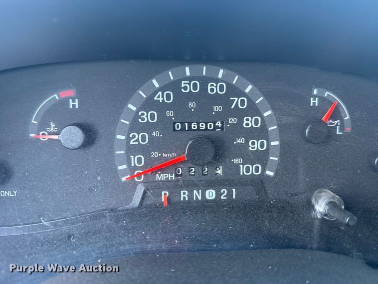 image for item EU6142 2000 Ford E350 ambulance