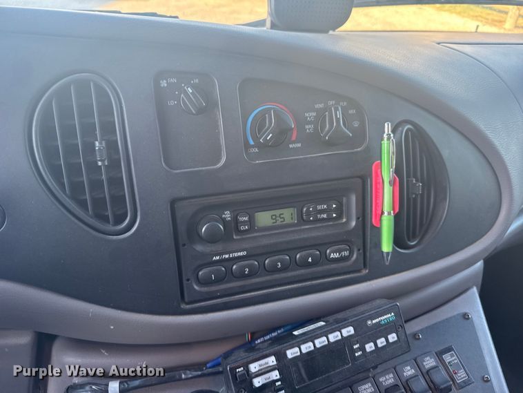 image for item EU6142 2000 Ford E350 ambulance