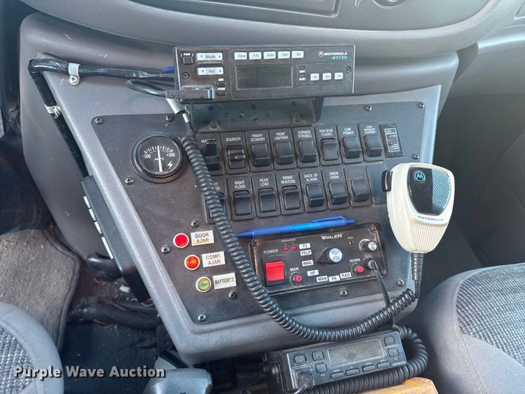 image for item EU6142 2000 Ford E350 ambulance