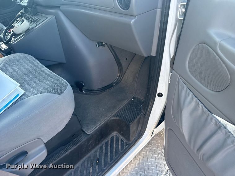 image for item EU6142 2000 Ford E350 ambulance