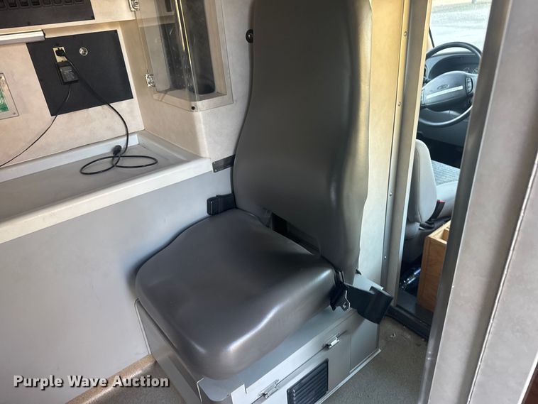 image for item EU6142 2000 Ford E350 ambulance