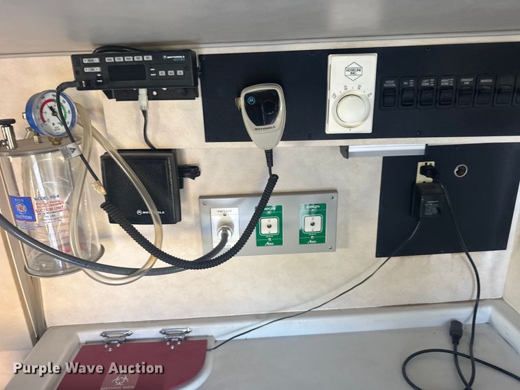 image for item EU6142 2000 Ford E350 ambulance