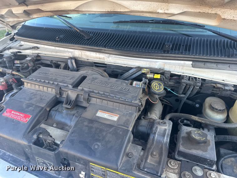 image for item EU6142 2000 Ford E350 ambulance