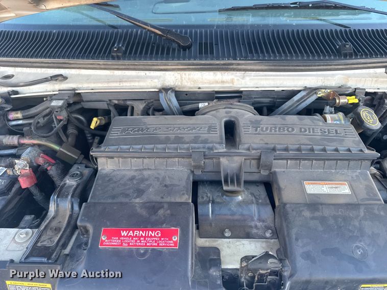 image for item EU6142 2000 Ford E350 ambulance