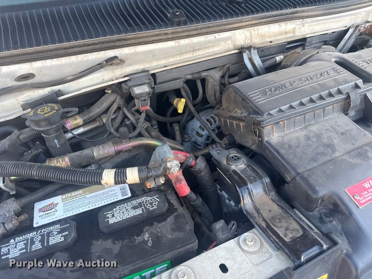 image for item EU6142 2000 Ford E350 ambulance