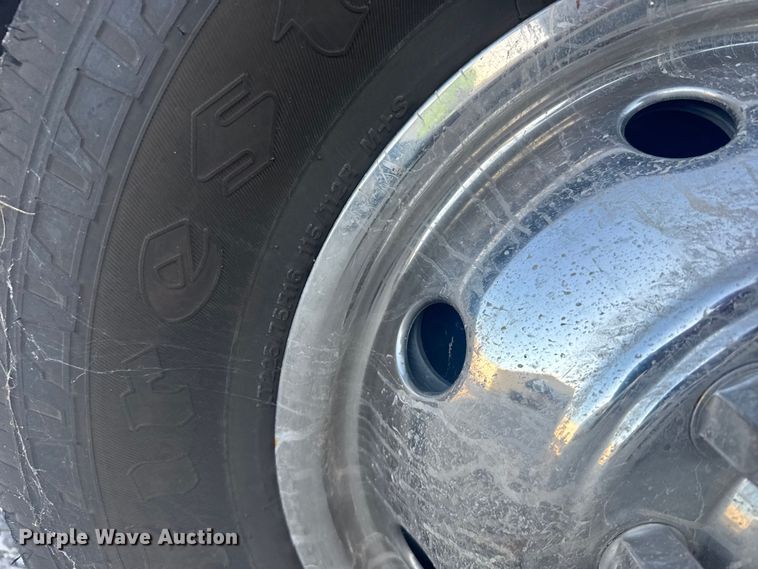 image for item EU6142 2000 Ford E350 ambulance