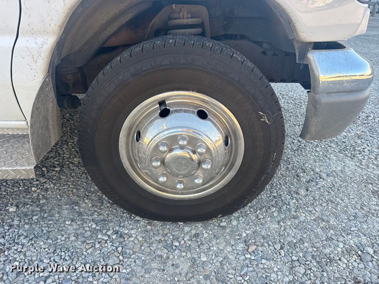 image for item EU6142 2000 Ford E350 ambulance