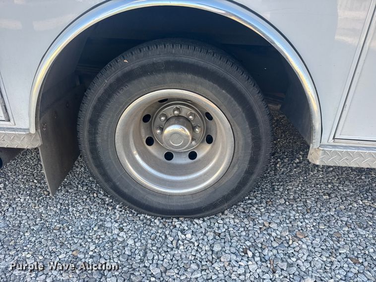 image for item EU6142 2000 Ford E350 ambulance